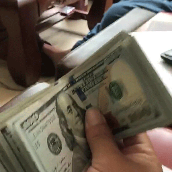 阿拉伯客户签订小黄片免费看视频